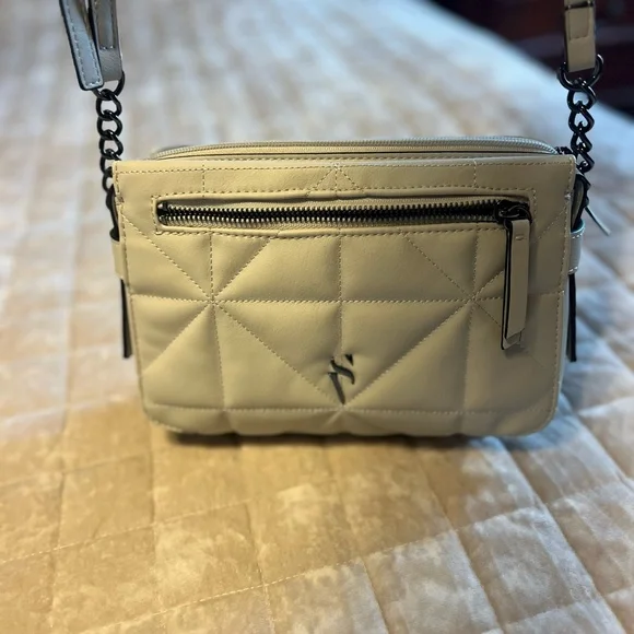 Vera Wang light gray crossbody - Picture 5 of 7